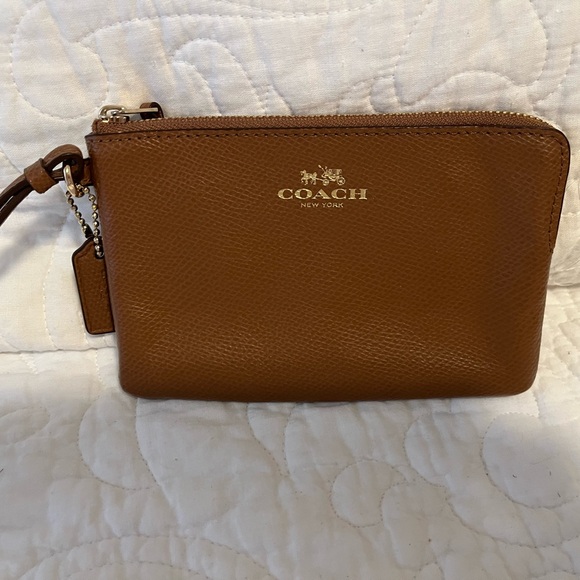 Coach Handbags - Coach EUC Brown Leather Corner zip Wristlet 4x6